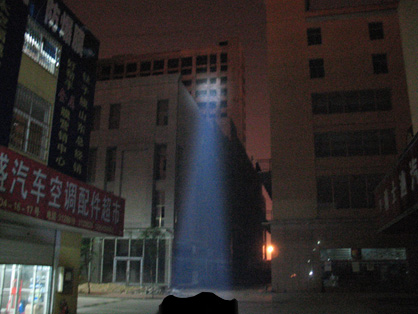 Zui新款警用強光手電、戰術手電配備Q5LED效果圖